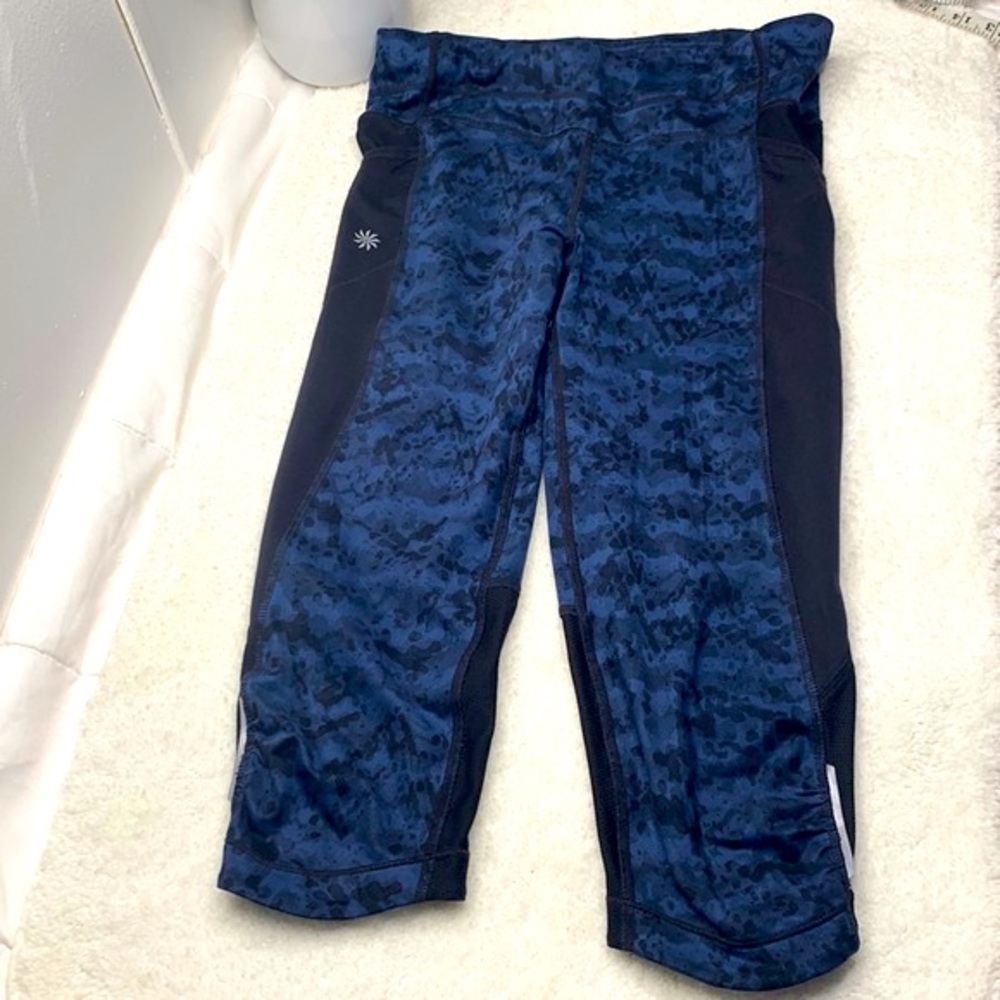 Athleta Blue & Black Speckled Crop Capri Leggings size S